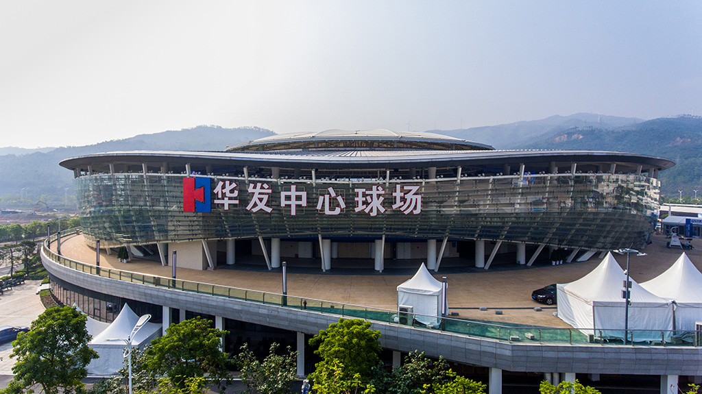 DB真人
中心球场.jpg